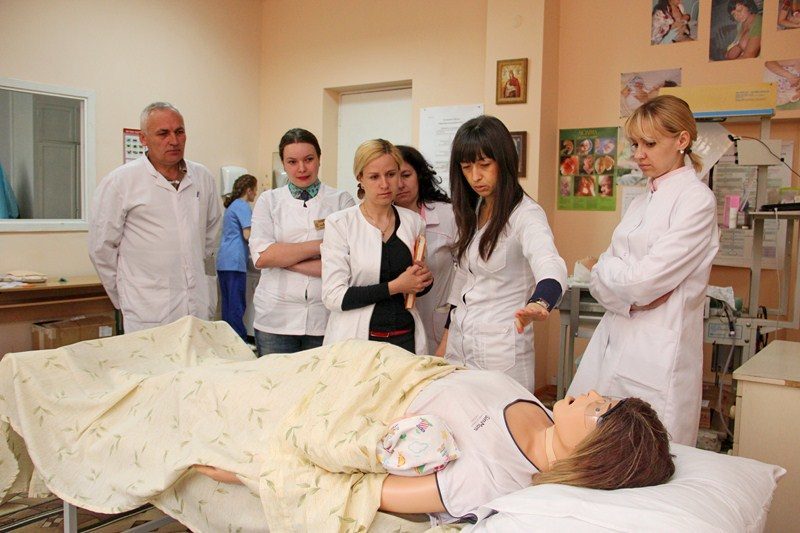 Франківські лікарі вчилися діяти в екстремальних ситуаціях в акушерстві (ФОТО)