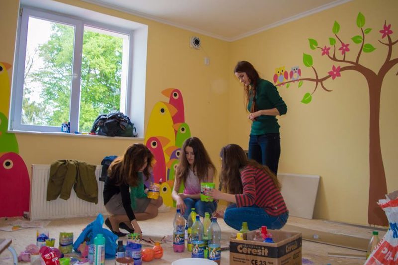 У прикарпатському будинку-інтернаті відремонтували кімнату та подарували необхідні речі його вихованцям(ФОТО)
