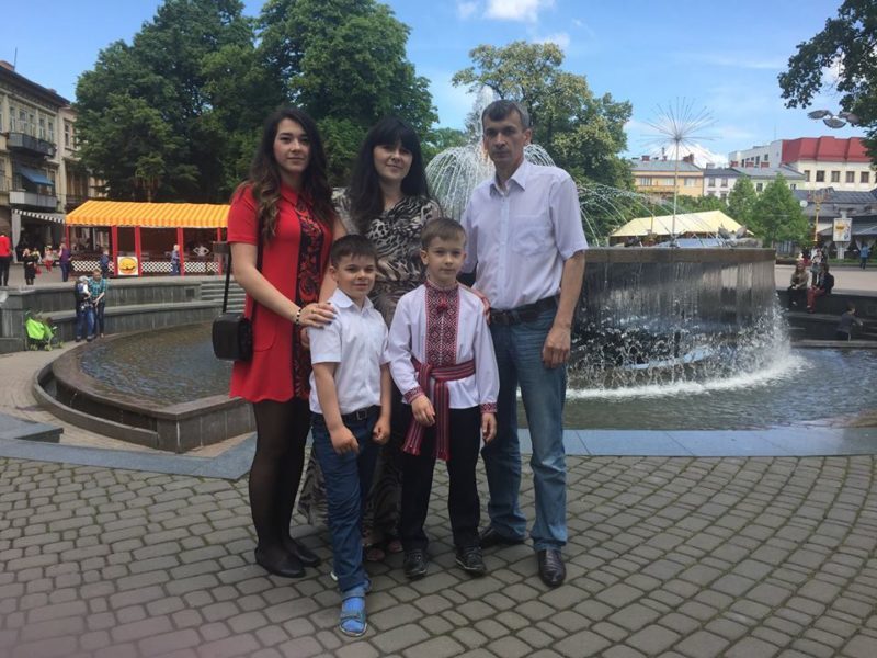Матері трьох дітей потрібна допомога в лікуванні