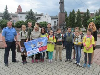 На Прикарпатті цигарки обмінювали на цукерки (ФОТО)