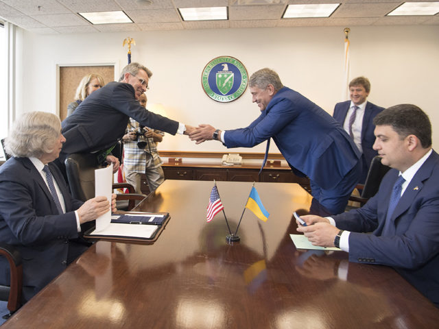 Міністр Насалик разом з Гройсманом за океаном наводили “енергетичні мости” зі США