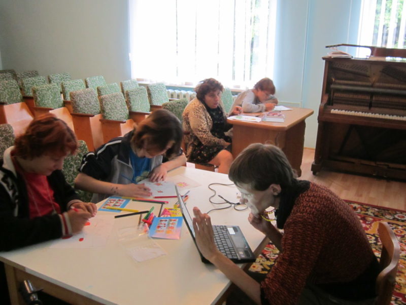 Небайдужих просять допомогти придбати проектор для навчання прикарпаток з психічними розладами