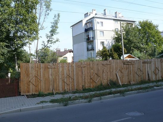 В Івано-Франківську приватизували дорогу, – громадський активіст (ФОТО)