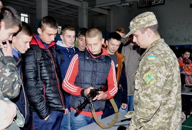Франківських студентів ознайомили з військовою справою (ФОТО)