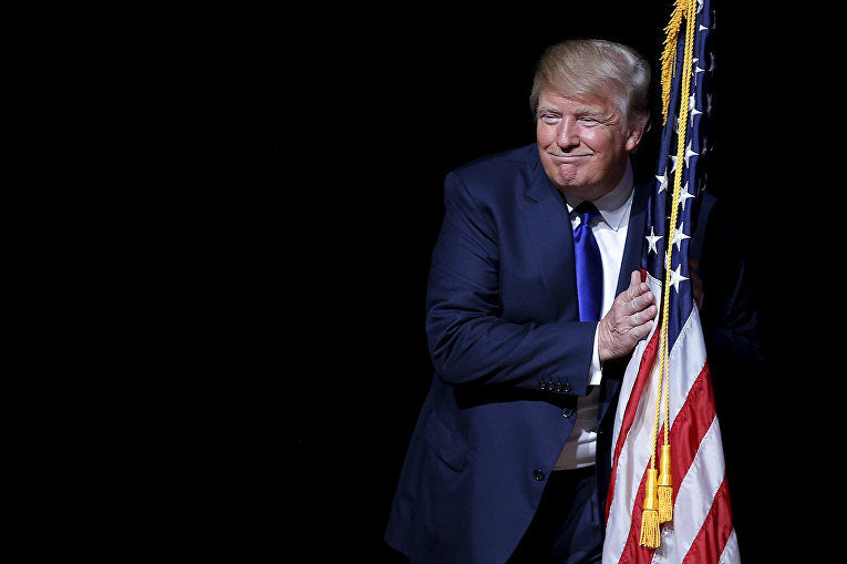 Як Трамп дитсадок відкривав, а Шварценеґґер – жіночу вбиральню в каліфорнійській школі