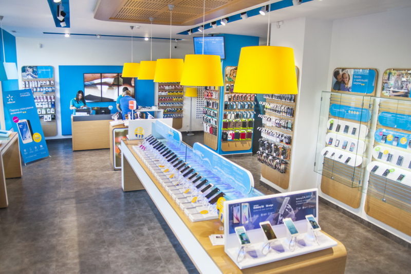 В Івано-Франківську відкрили новий магазин Київстар, де можна здійснити подорож у віртуальну реальність (ФОТО)