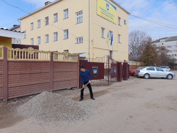 Поліціянти охорони провели весняну толоку