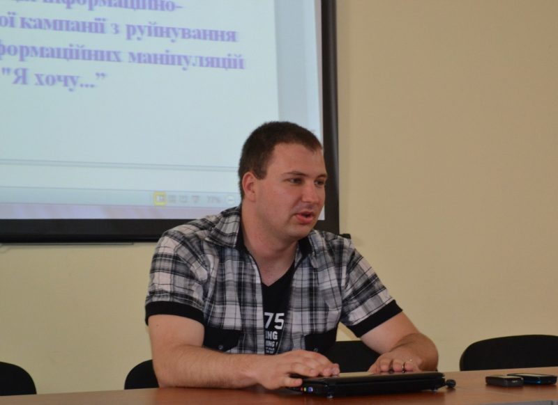 Віталій Світлик організовує тренінг для таксистів “Як заробити на квартиру”