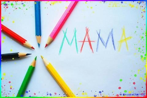 Як в Івано-Франківську вітають матерів зі святом (ВІДЕО)