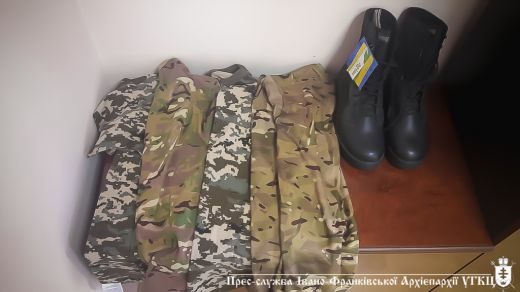 Франківська Архієпархія передала двом військовим допомогу