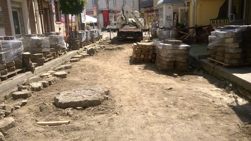 Розпочався капітальний ремонт вулиці Тринітарської (ФОТО)