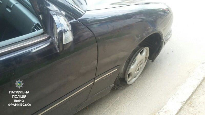 У Франківську затримали п’яного водія Мерседесу, котрий вчинив аварію і втік (ФОТО)