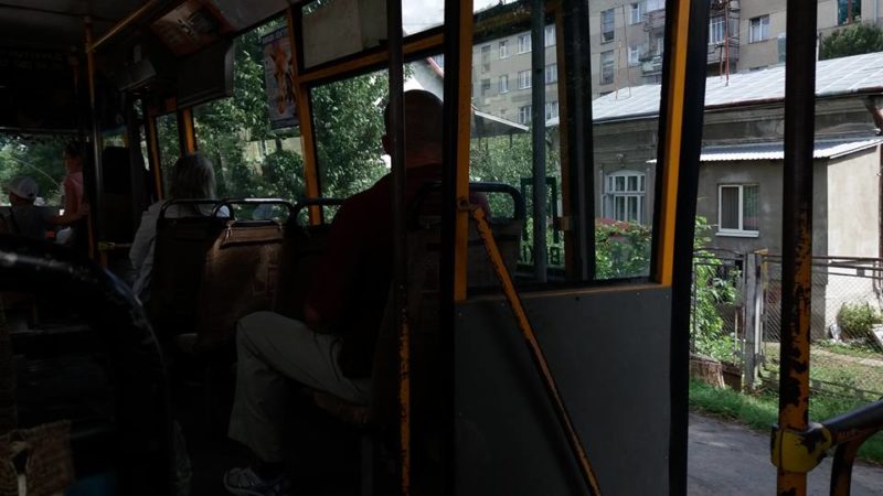 Діри в підлозі та двері як вентилятор: франківець поділився враженнями від автобусу на 36 маршруті (ФОТО)