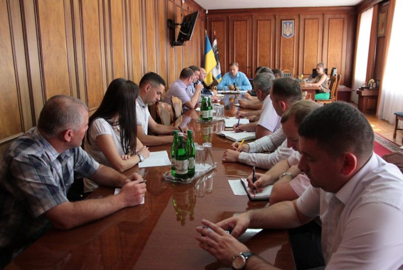 В обласній адміністрації радилися, як зупинити ввезення на Прикарпаття сміття зі Львова