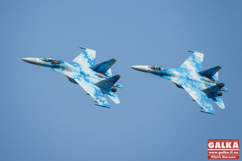 У Франківську по дорозі додому приземлилися винищувачі та “ІЛ-76”, які підкорили Велику Британію (ФОТО, ВІДЕО)