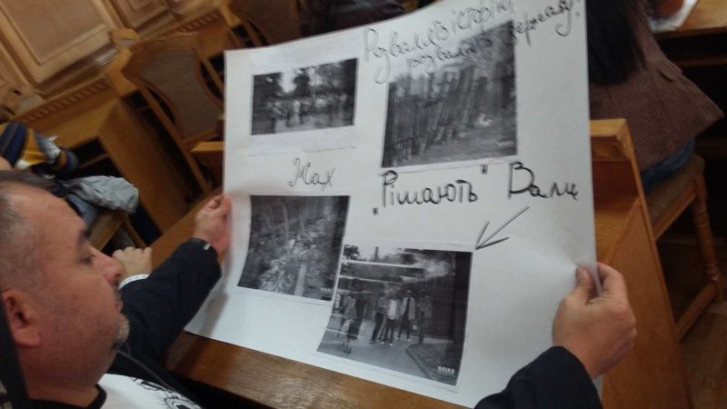 У Франківську не змогла зібратися громадська рада при міській раді. Меншість поговорила про “Вали” (ФОТО)