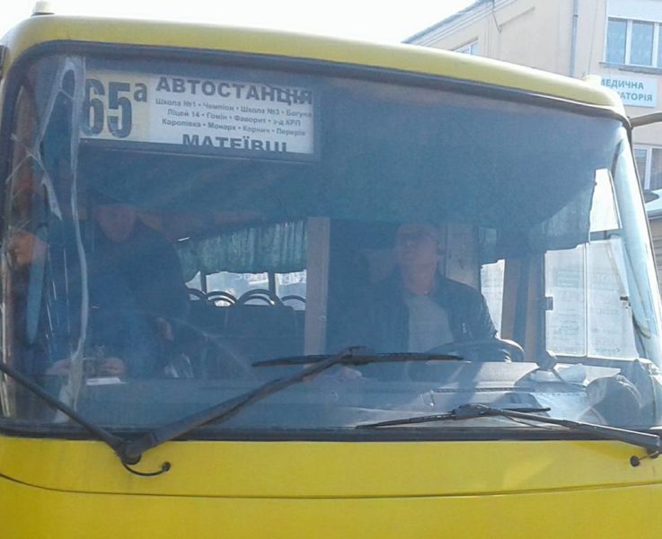 У Коломиї водій маршрутки вимагав гроші у малого сина загиблого бійця АТО. Реакція ветеранів не забарилася (ФОТО)