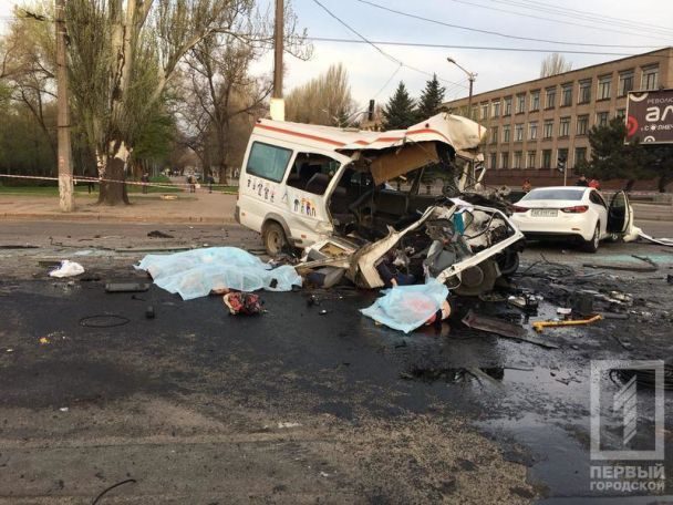 У Кривому Розі страшна ДТП з автобусом і маршруткою: восьмеро загиблих (ФОТО, ВІДЕО)