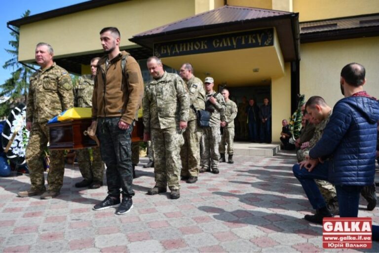 В Івано-Франківську попрощалися із бійцем, котрий загинув від кулі ворога на Сході (ФОТО)