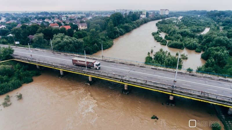 Рівень води в річках продовжить підніматися, – прикарпатські рятувальники