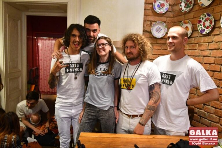 Музиканти американського гурту The Gitas влаштували зустріч з франківськими фанатами (ФОТО)