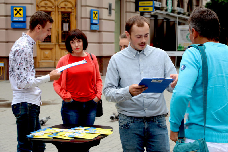 Як у франківців перевіряли знання Конституції України (ФОТО)