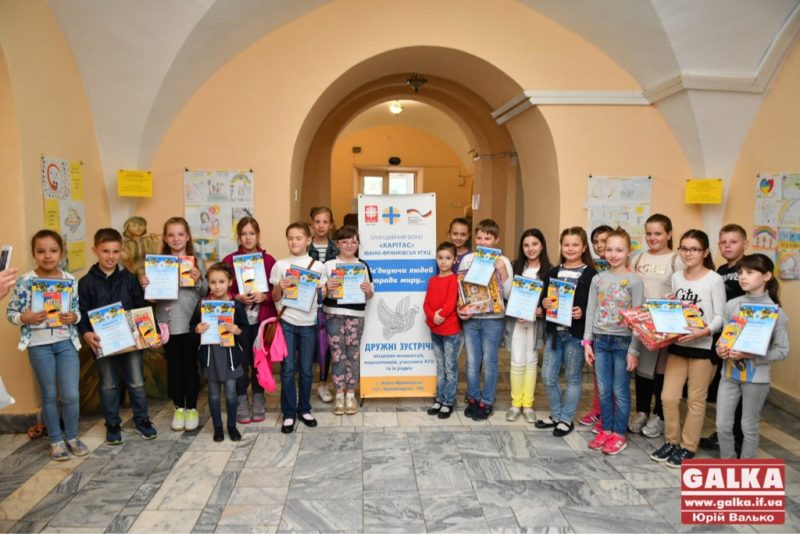 Франківські школярі зобразили, яким бачать мир (ФОТО)