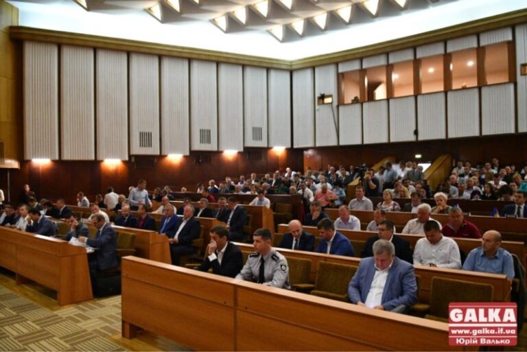 Франківська облрада звернулася до Уряду щодо дискримінаційної зарплати бюджетникам