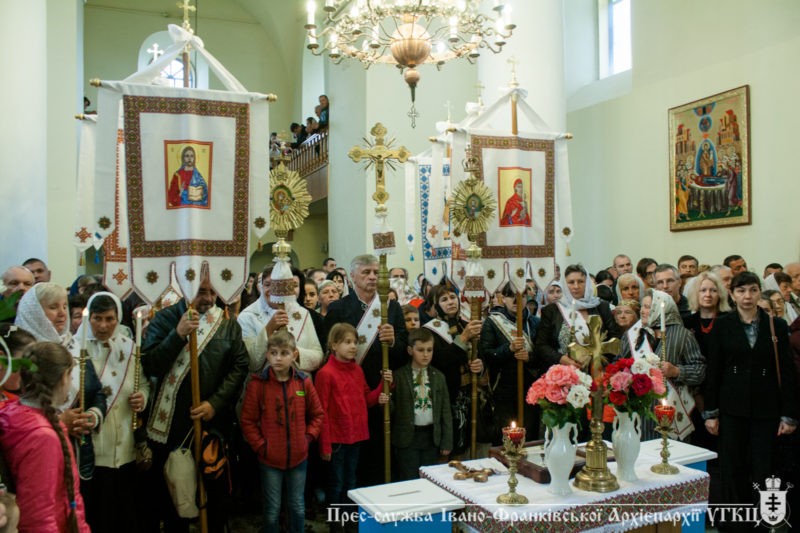 Близько тисячі людей долучилися до прощі родин у Крилосі (ФОТО)