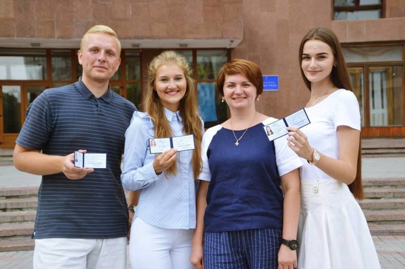 В Івано-Франківську випускники школи депутата місцевої ради отримали посвідчення помічників-консультантів (ФОТО)