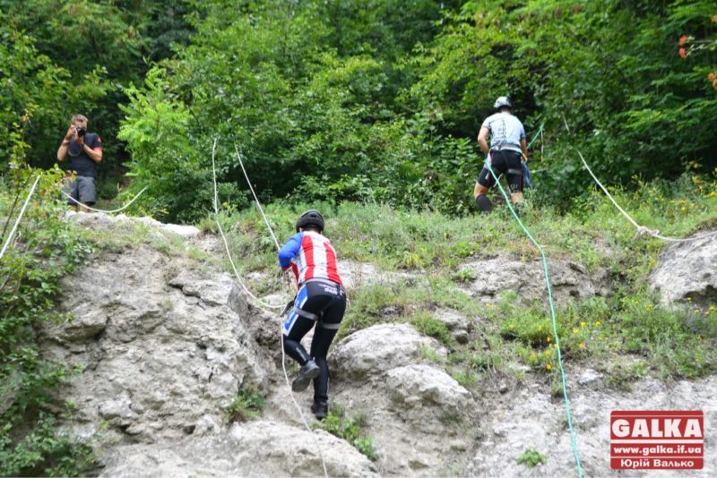 У лісі під Івано-Франківськом стартували екстремальні перегони (ФОТО)