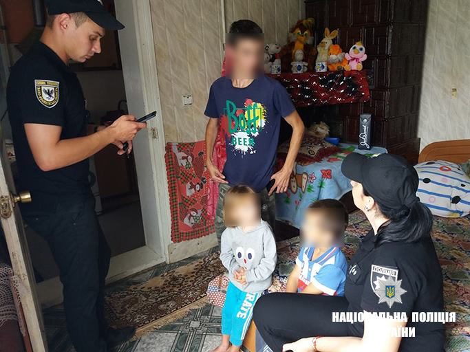 На Снятинщині агресивна жінка погрожувала своїм неповнолітнім дітям фізичною розправою (ФОТО)