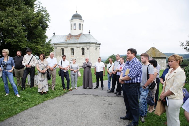 Вірян з усієї країни кличуть до Крилоса на масштабну прощу (ФОТО)