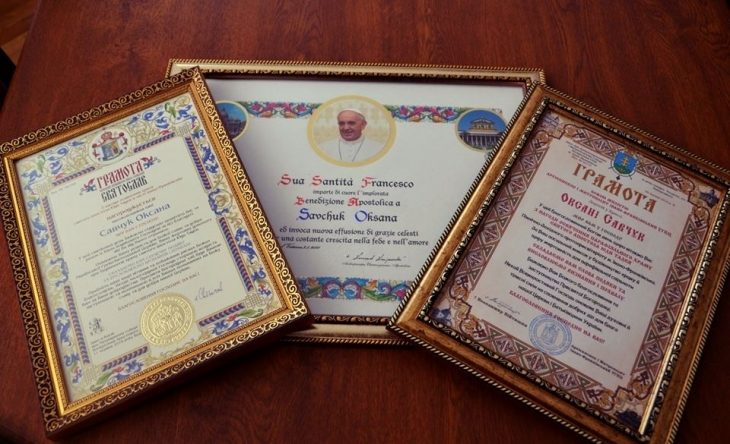 Міського голову та секретаря міськради нагородили подяками від Папи Римського (ФОТО)