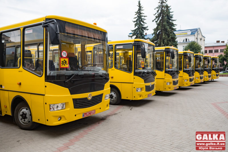 Райони та ОТГ Івано-Франківської області отримали нові шкільні автобуси (ФОТО)