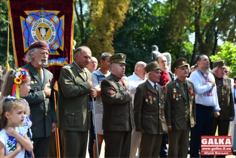 У Франківську молитвою і квітами вшанували полеглих за волю України (ФОТО)