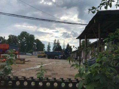 Франківці скаржаться, що фірми “ПБС” і “Скорзонера” забруднюють їх землі