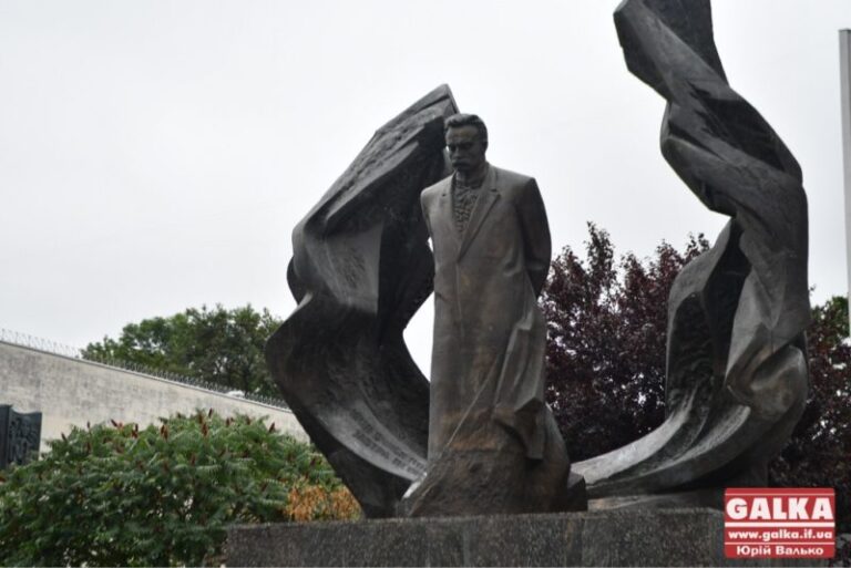 У Франківську стартує прийом заявок на міську премію журналістики та літератури