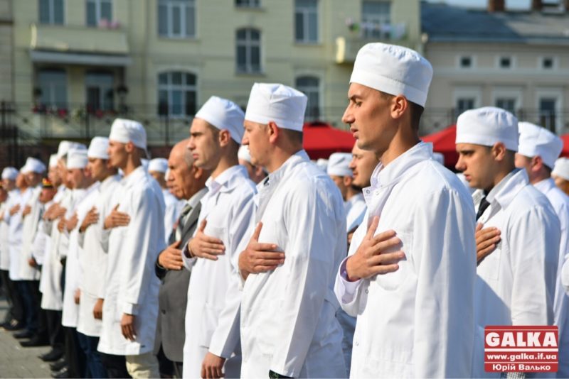 Близько 70 студентів франківського медуніверситету склали військову присягу (ФОТО)