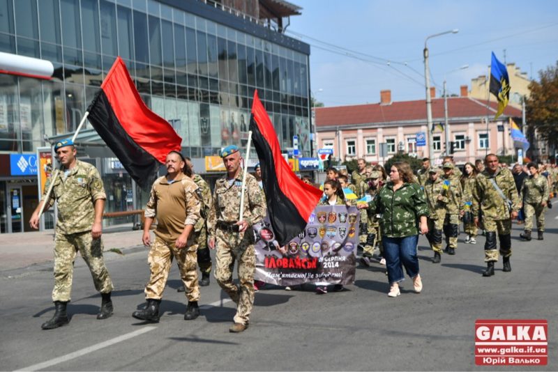 У Франківську вшанували бійців, котрі загинули в “Іловайському котлі” (ФОТО)