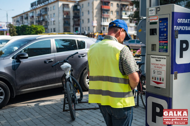 У Франківську зменшили час платного паркування для автівок