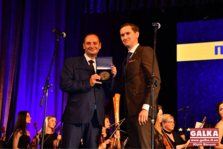 Місто, що стрімко розвивається: Франківську вручили престижну премію “Приз Європи” (ФОТО)