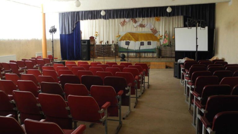 Замість шкільного корпусу на Рогатинщині хочуть відремонтувати клуб