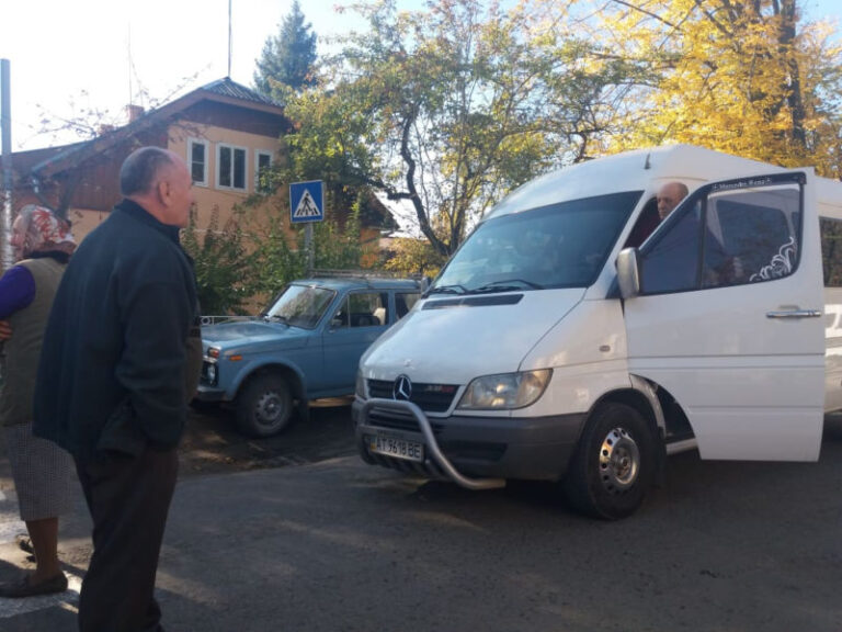 На Івано-Франківщині перекрили ще одну дорогу (ФОТО)