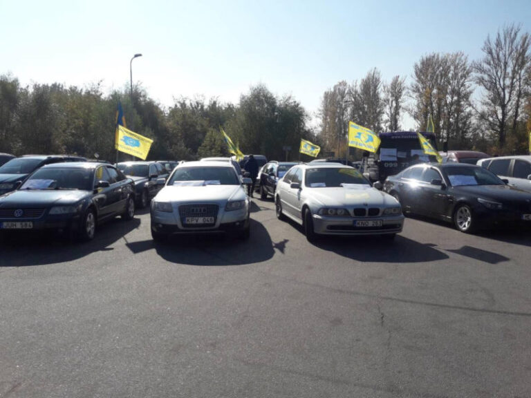 На Прикарпатті водії страйкують через високі ціни на пальне