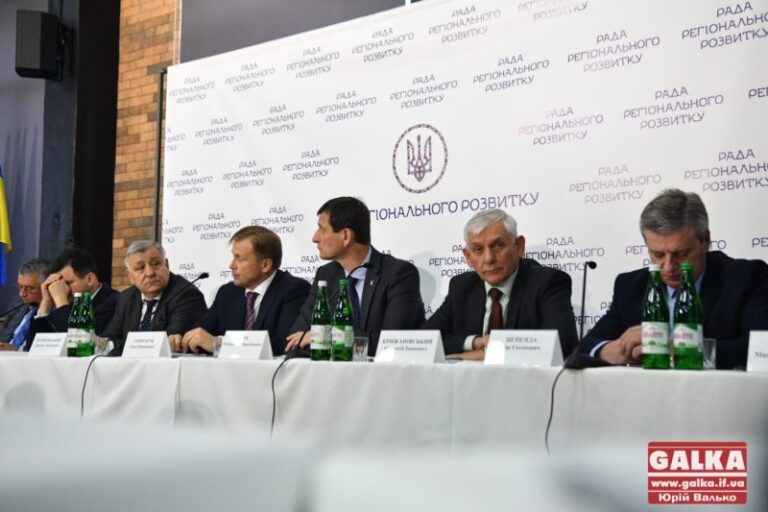 Децентралізація, дороги та зарплати. Голова франківської облради назвав основні проблеми Прикарпаття (ФОТО)