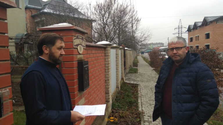 Франківські активісти передали звернення до нового очільника УПЦ МП в області