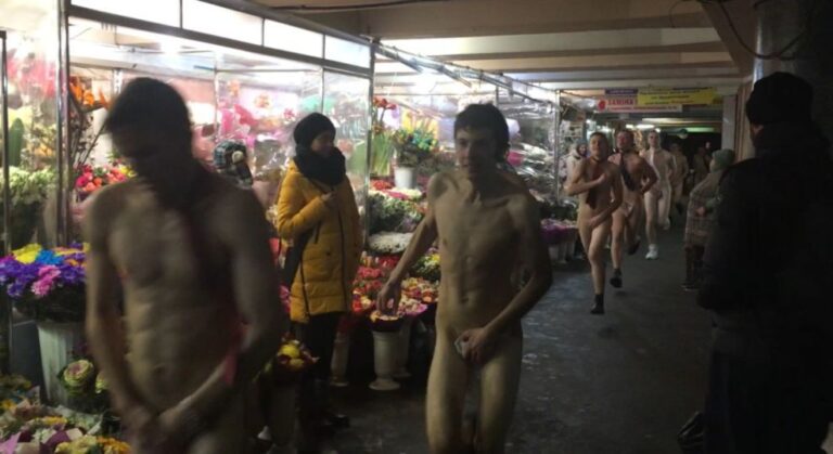 У Києві 10 чоловіків влаштували забіг голяка (ВІДЕО)