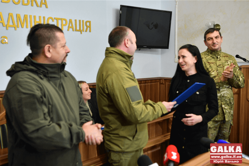 Ще 11 франківських атовців і сім’я з дитиною з ДЦП отримали договори на квартири (ФОТО)