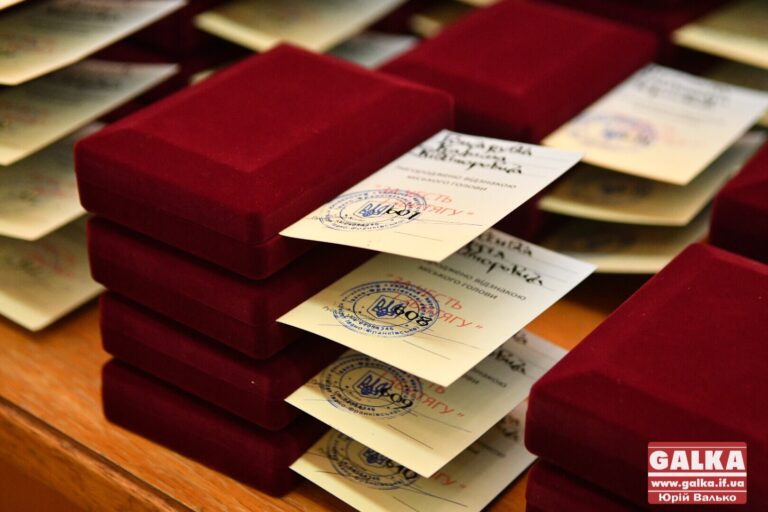 Міський голова відзнаками привітав атовців з новорічними святами